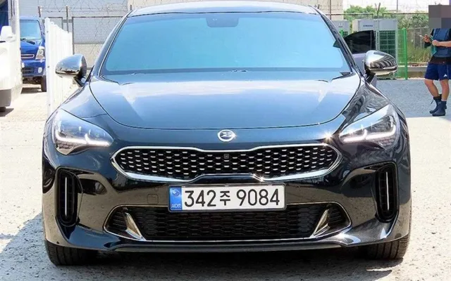 스팅어 중고차 스팅어 가솔린 2.0 터보 2WD 매물 사진 3 - 2018/02 109,940km